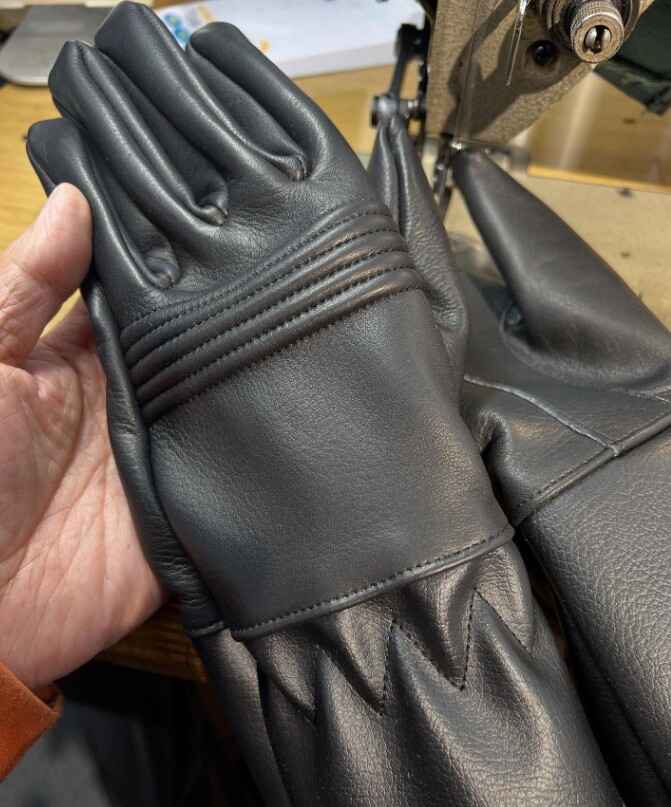 仮面ライダーセイバー コスプレ用グローブ（精密塗装・サイズオーダー対応） 仮面ライダーセイバー コスプレ用グローブ（精密塗装・サイズオーダー